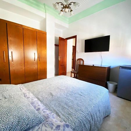 La Malvarrosa Beach Rooms In Shared Apartment Valenza Esterno foto