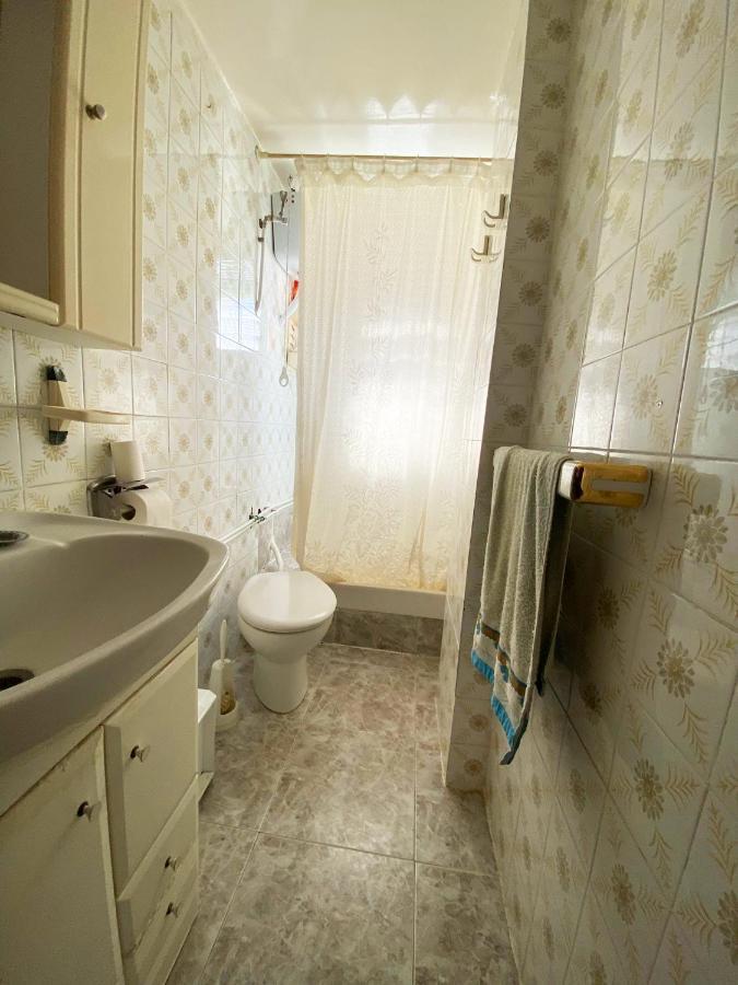 La Malvarrosa Beach Rooms In Shared Apartment Valenza Esterno foto