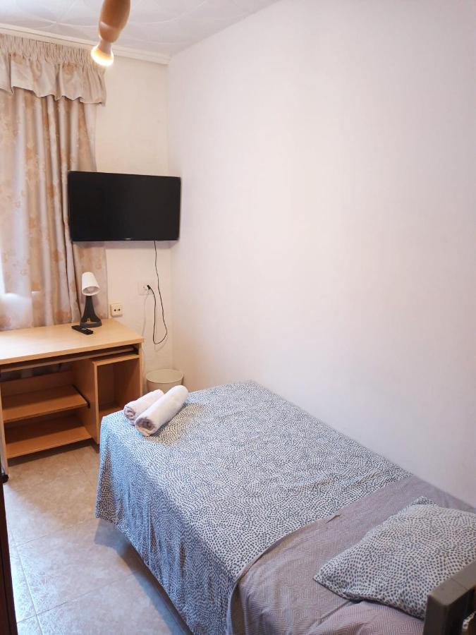La Malvarrosa Beach Rooms In Shared Apartment Valenza Esterno foto