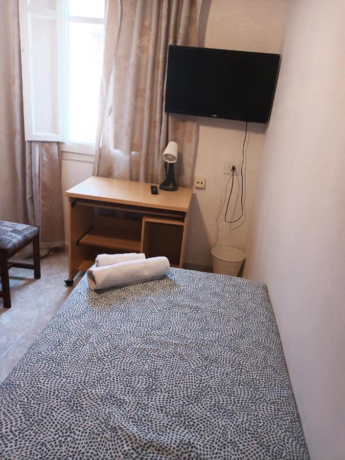 La Malvarrosa Beach Rooms In Shared Apartment Valenza Esterno foto