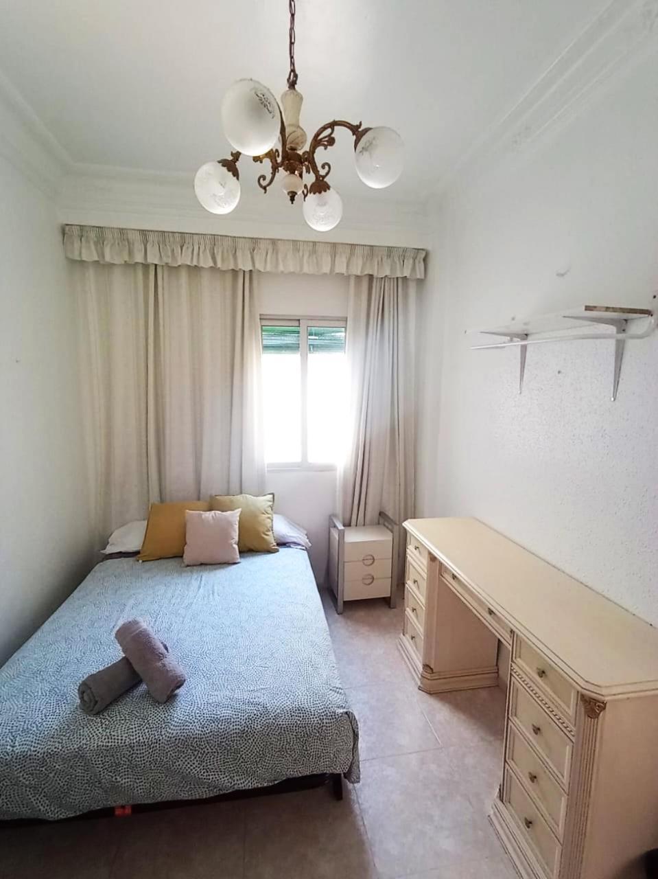 La Malvarrosa Beach Rooms In Shared Apartment Valenza Esterno foto